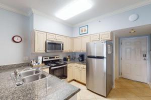 Beach-front condo with pool hot tub sauna washer dryer & grill