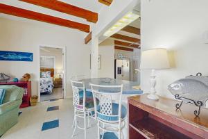 Bayfront home with private dock deck & sleeper porch - dog-friendly