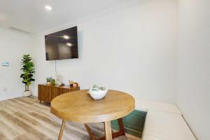 Cozy townhome located near The Wharf concert and event venue
