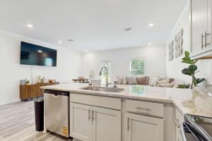 Cozy townhome located near The Wharf concert and event venue