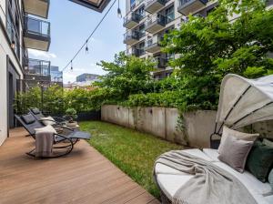 Golden Apartments Warsaw - Luxury 2-Bedroom, Mennica Residence&144