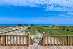 Idyllic dog-friendly Bay Front Island home with pool Gulf view & large decks