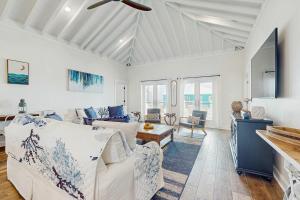 Gulf-Front Oasis - Rooftop Heated Pool Elevator & Dog-Friendly
