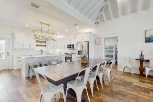 Gulf-Front Oasis - Rooftop Heated Pool Elevator & Dog-Friendly