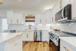 Gulf-Front Oasis - Rooftop Heated Pool Elevator & Dog-Friendly