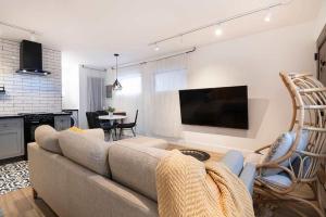 Beautiful Studio Apt near Beverly Hills with Kitchen and washer and dryer