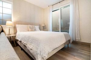 Beautiful Studio Apt near Beverly Hills with Kitchen and washer and dryer
