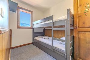 Alpine Stay w Balcony near Slope center of Val thorens