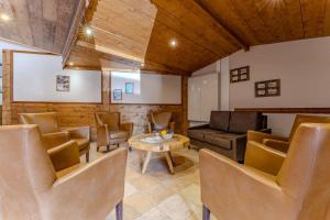 Alpine Stay w Balcony near Slope center of Val thorens