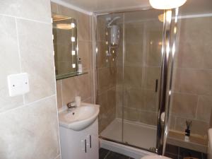 Two-Bedroom House room in Primrose Cottage
