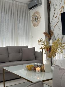 Rron Rrust flat