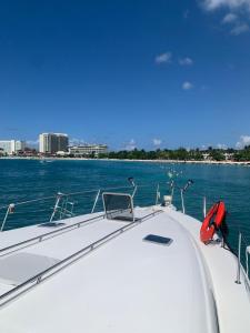 3 Night Stay , Complimentary 4-hr Yacht Cruise