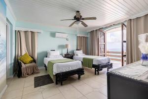 3 Night Stay , Complimentary 4-hr Yacht Cruise