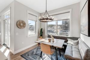 Downtown WP Loft 101 I Large Hot Tub I Great Views I Activity Program