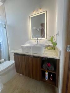 Brand-New Apartment, Walk to the Beach, Oceanview Rooftop Pool, WiFi
