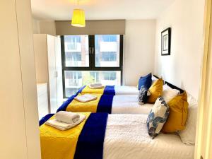 Stylish 2Bedroom,2Bath, Balcony, ExCeL, O2,Parking