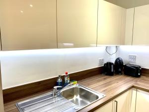 Stylish 2Bedroom,2Bath, Balcony, ExCeL, O2,Parking