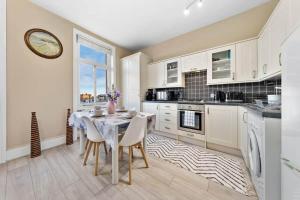 Modern 2BR flat near The Queens Tennis Club, West Kensington