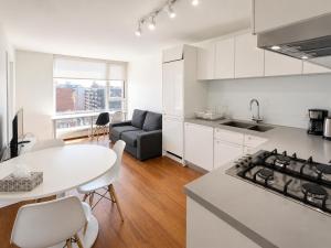 Cozy & Moden Downtown Condo in Vancouver