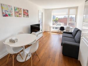 Moden & Cozy Downtown Condo in Vancouver