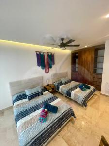 Private Suite, Walk to the Beach, Oceanview Rooftop Pool, WiFi StarLink