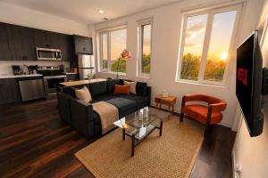 Chicago South Side 4BR 2BA Retreat Near McCormick