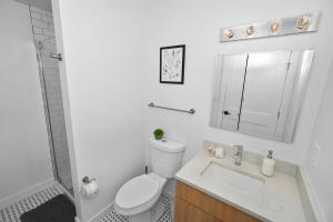 Chicago South Side 4BR 2BA Retreat Near McCormick