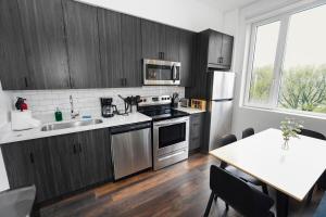 Chicago South Side 4BR 2BA Retreat Near McCormick