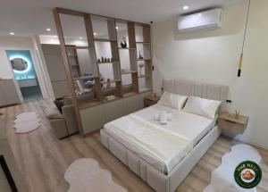 The Nest - Modern Studio with Balcony