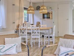Chalet Sea Birds