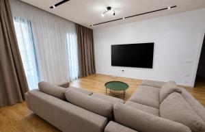 Spacious 2BR 2BA in Square 21