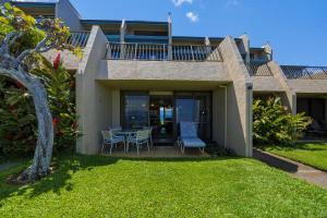 Oceanfront Maui Point Condo Sleeps 4 - Unit A3 condo