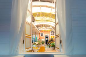 The Nomad Hostel - SJO Airport San Jose 5 min - Private, WiFi & Coffee
