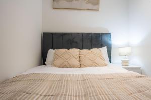 Riverside Penthouses - Duplex & Triplex - City Views - Free Parking