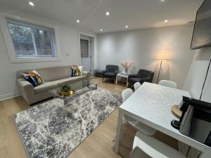 Cozy, 2BDR,walkout apt, free parking