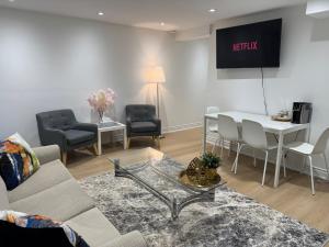 Cozy, 2BDR,walkout apt, free parking