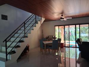 101 Dolphin Bay