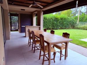 Casa con piscina en Estancias del Pilar, 3 dormitorios, jardín y parrilla