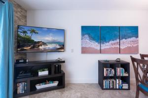 Maui Kamaole #J-110 Beach Themed, Full AC. Walk to beach everyday