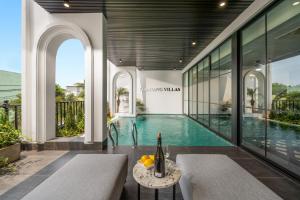 Vidanang Luxury Indochine Villas - 5 Bedrooms - Pool- Jacuzzi - Sauna - Karaoke