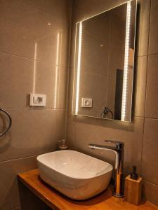 Karlo - Very Cozy Studio with Balcony & Parking