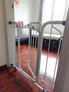 5 min walk to LRT BRT station, Pets friendly, with Baby cot