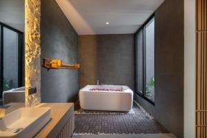 Mirage Villa 3-BR Private Pool in Nyang Nyang