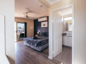 포인트 샘손 The Cove Holiday Village 4성급 호텔 스위트룸