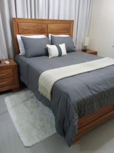Modern Apt ,Near Airport, Pool ,Parking
