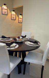 Modern Apt ,Near Airport, Pool ,Parking