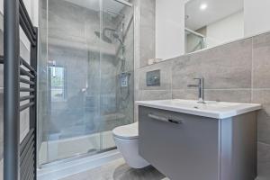 York Central Apartments with Gym - Close to Minister