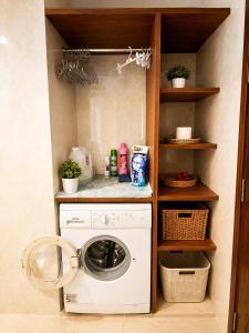 MONTHLY ONLY Bright 1BR Condo with Office, Walk to Beach & 3 Pools