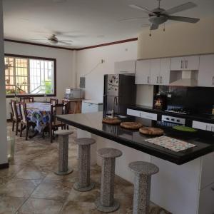 Casa Amplia con Piscina Privada para Grupos