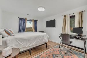 MidCentury - Hot tub, EV Charger, Garden near everything